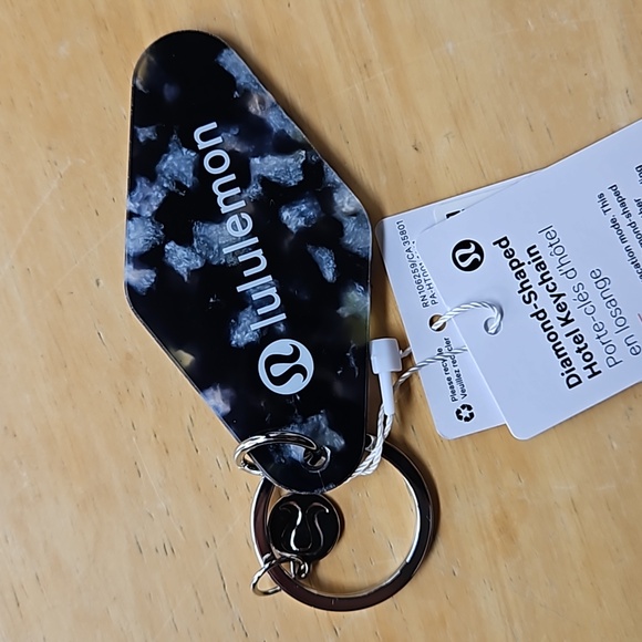 LULULEMON KEYRING - Picture 9 of 10